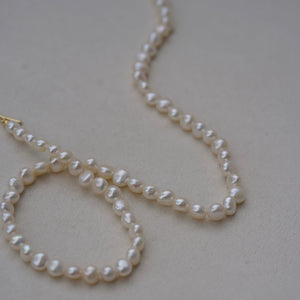 Raw Pearl Clavicle Necklace